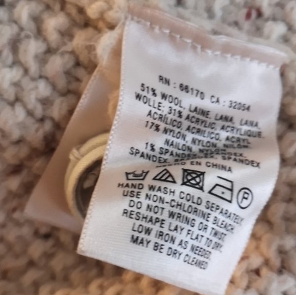 Far away from close knit hooded sweater - Picture 6 of 6